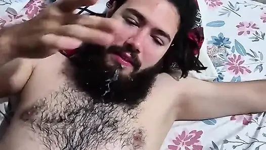 Komşumun Sakalındaki Göğüslerimden Süt