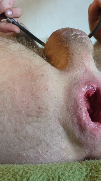 Gaping Ass after using inflatable Buttplug | Clip 2