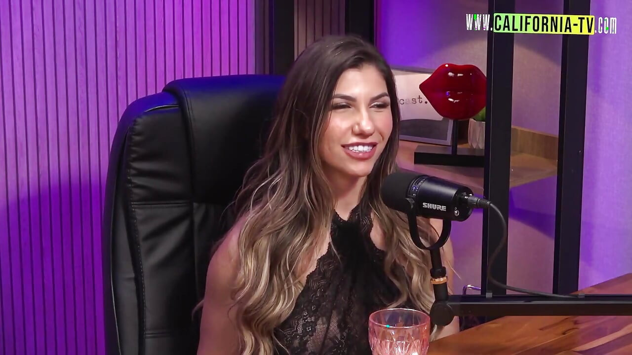 Podcast dengan awek panas Latina Alexia Dhein