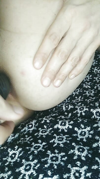 Sissy Lea anal training