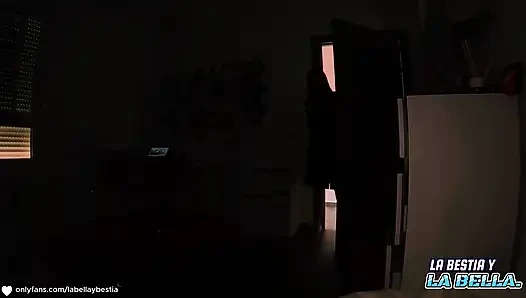 Adik tiriku ngasih hadiah spesial hari valentine untuk memek berbulunya, dan aku ngentot pantatnya habis-habisan sampai dicrot di dalam