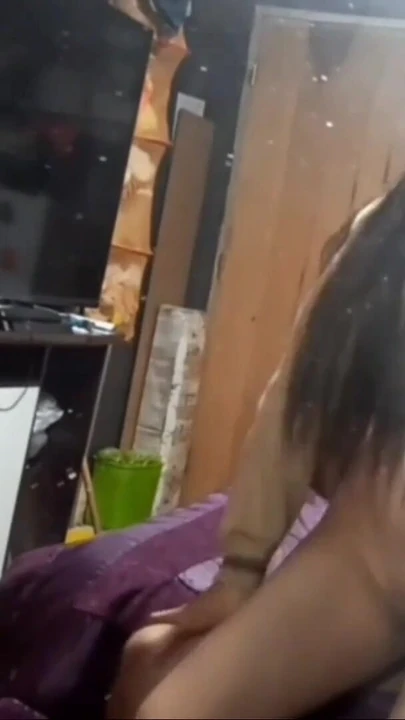 רגע מרגש מתוך "היא תמיד מבקשת ממני לעזור לה בשיעורי הבית... התנאי היחיד הוא לבקש ממנה אותה"
