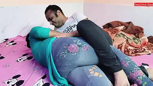 Niegrzeczny seks Bhabhi! z czystym, brudnym mówieniem