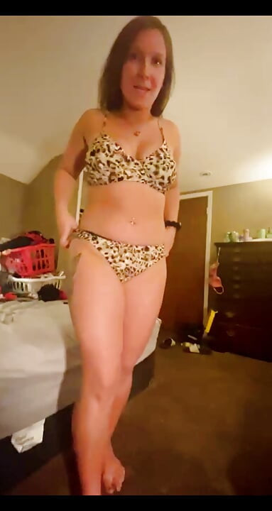 I seduced my 55m photographer so bad then sucked his big thick dick giving him an amazing country girl blowjob till he squirts.