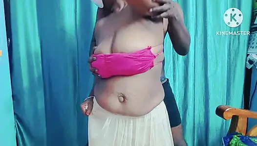 Romansa gadis hot dengan orang asing di tempat umum berganti baju dan dia nyepong kontol sampai toketnya dicrot sperma hangat