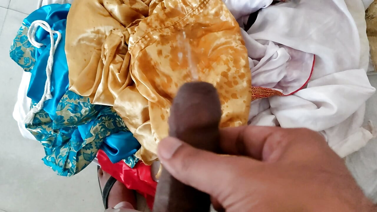 Satin Silk Handjob Porn - Vizelet a szomszéd ruhájára és baszás (158)