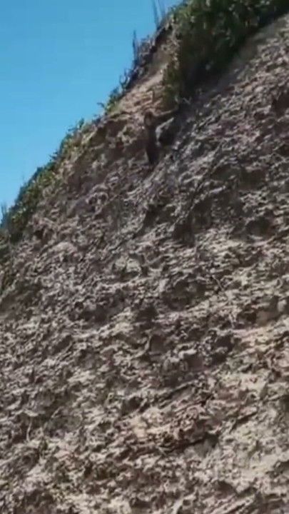 PARQUE DE NUDISMO SEXO LESBICO ENCIMA DE PE DI COCO | Clip 2