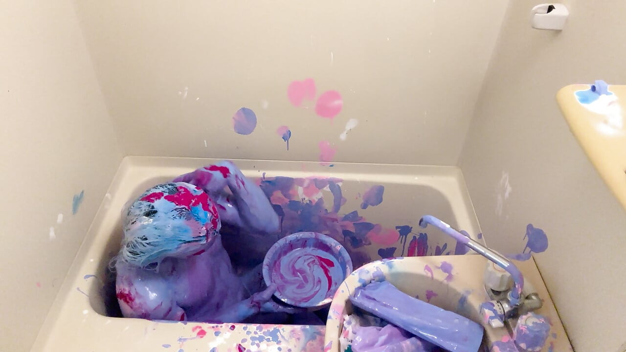WET&MESSY Messy Play: Covered in Paint by a Boy 2