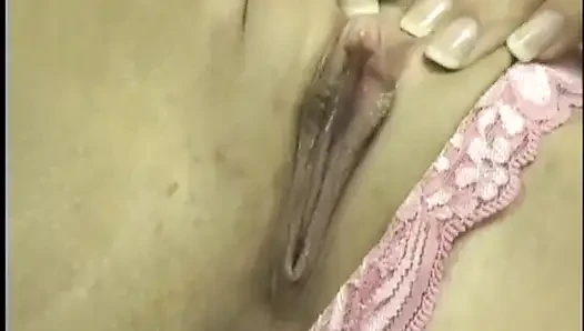 Nevaeh ashton si cewek muda rambut cokelat yang trampy lagi asik muasin itilnya pakai vibrator sebelum dientot habis-habisan