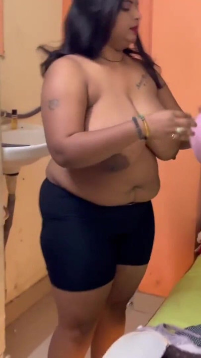 SALESMAN NE PARCEL DENE AAKE CUSTOMER KO CHOD DALA PART- 1 | Clip 1