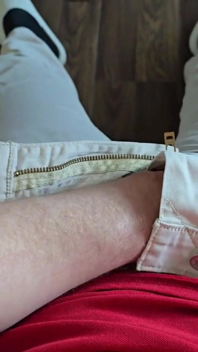 PhantomGentX – Muscular Daddy Jerks Off During Lunch Break in Homeoffice and Cums | Clip 1