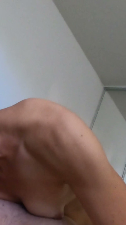 Sådan starter dagen for en fræk MILF med en behåret fisse, fuld video 28 min mym - dazzlingfacegirl | Klip 1