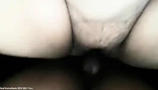 Cewek semok india dientot gaya doggy sampai orgasme di luar ruangan