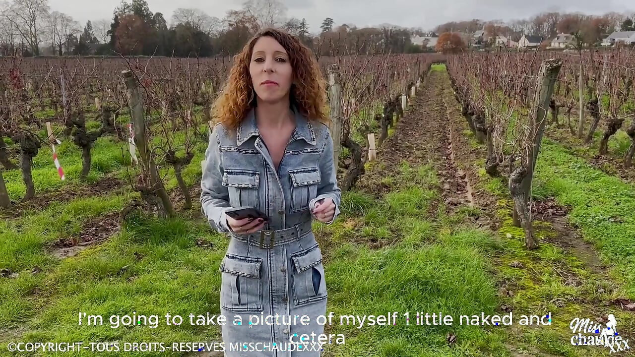 Ik Word Geneukt in Een Tractor Door Een Boer Die Me Verrast in Zijn Wijngaarden
