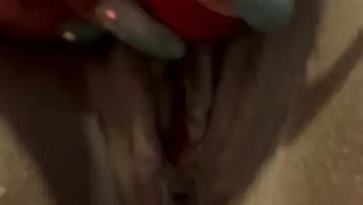 Yumurta vibratörüyle klitorisimi uyarıyor