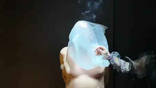 Dominatrix nyonya April - merokok meditasi