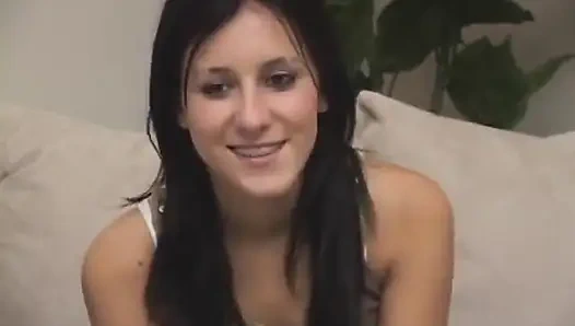 Kiki lagi asik fingering