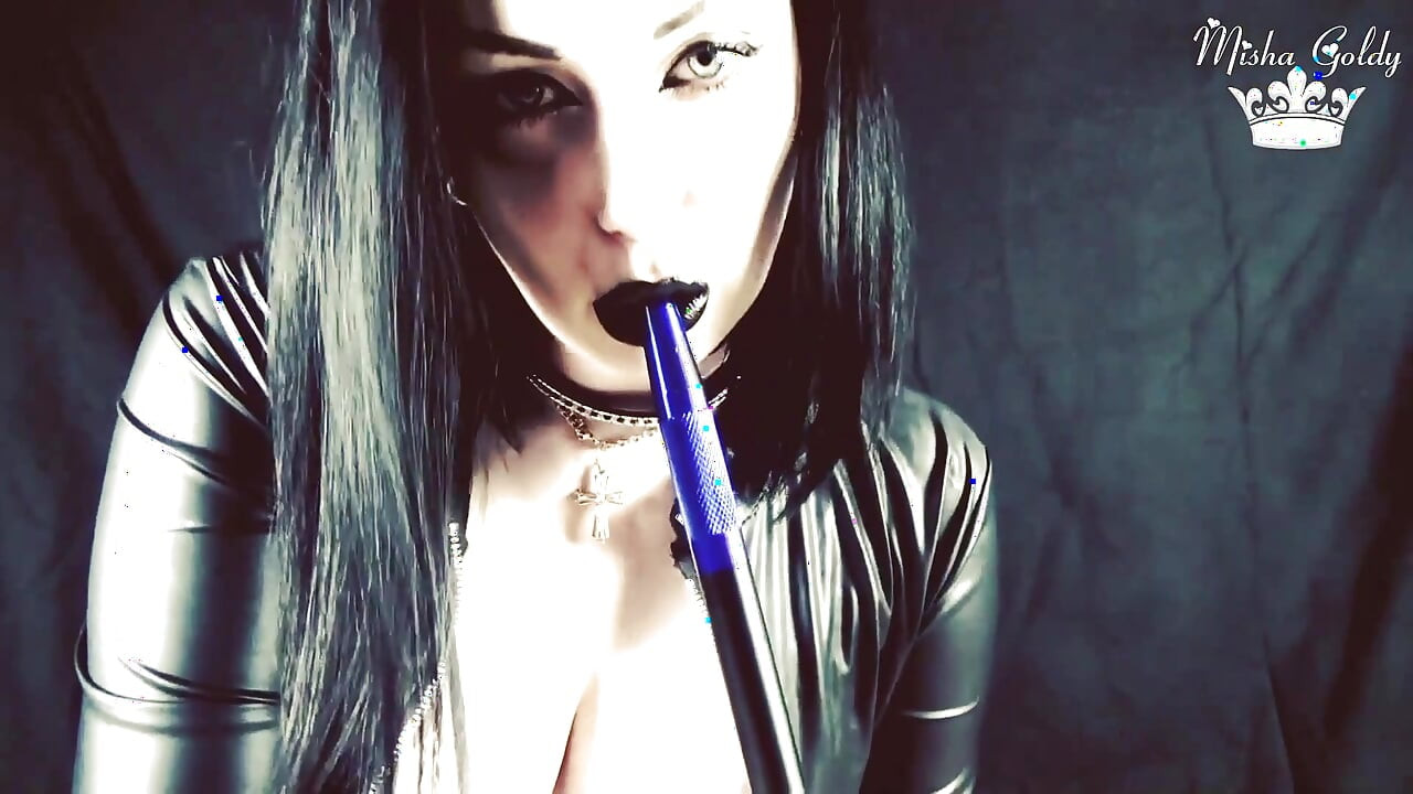 Goth rookt joi en plaagt