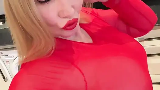 Sophie James Berkeringat & Kehabisan Kendali