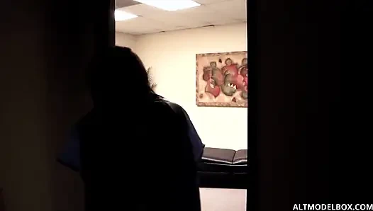 Sigara içen 3 ateşli kızın birlikte oynadığı ateşli sahne