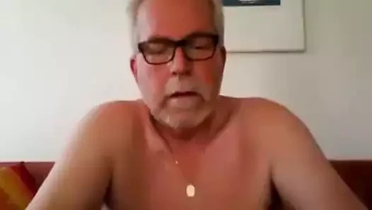 339. baba kamera için boşalıyor