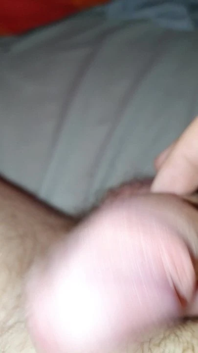 kleiner penis spritzt ab