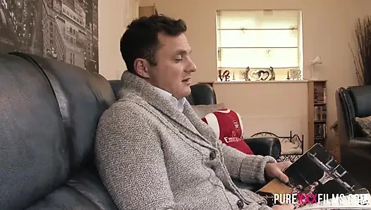 Blonde blondine bekommt falsche möpse von stiefvater bespritzt