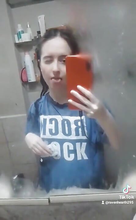 Θα ήθελες να κάνω καθημερινά πράγματα γυμνός;