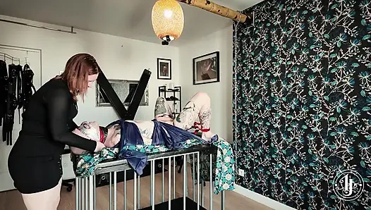 Чувственный шарф, галстуки соблазняют: Inanna Justice связывает и соблазняет до беспомощного