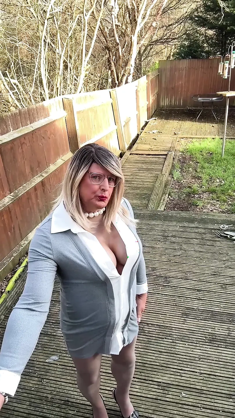 Sexy Crossdresser kellycd2022 in grey pantyhose and heels