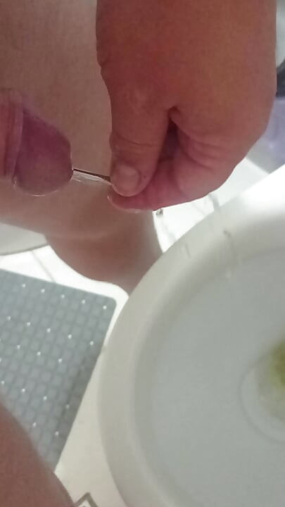 מתן שתן דרך תקע 8 מ"מ