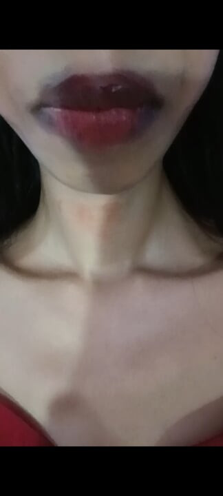 Primo piano caldo delle labbra sexy