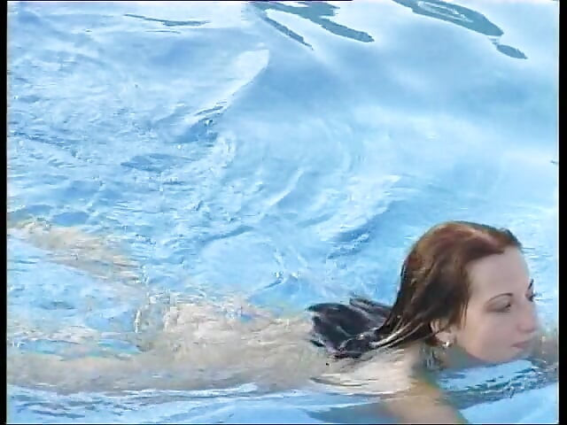 Απίστευτη σκηνή πίπας pov στην πισίνα