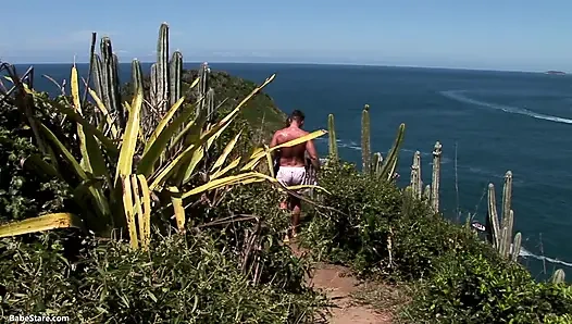 Bu yürüyüş beni azdırıyor: fmm üçlü seks