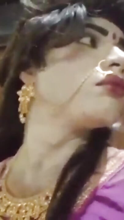 Urvashi rani döl yutuyor yarak emiyor