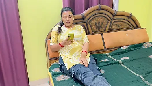 Моя младшая сводная сестра случайно прислала мне ее обнаженное фото, я воспользовался им и трахнул мою сводную сестру, полный хинди вирусное видео