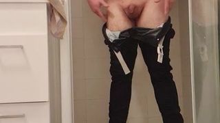 fatfagexposed27 pisses his jeans
