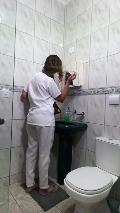 Rutina de ejaculare înăuntru a servitoarei la noua ei slujbă. | Clip 1
