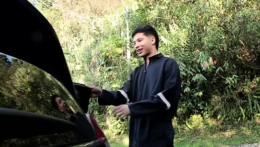 Tamirci ve erkek arkadaş latin hatunla