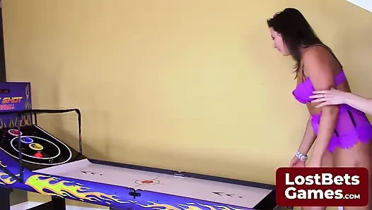 Alisha и Selina против Helena и Starli в стрип-стриптиз, Skee Ball