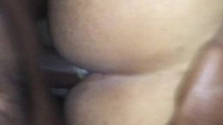Curvă transsexuală columbiană care se bucură de o pulă neagră