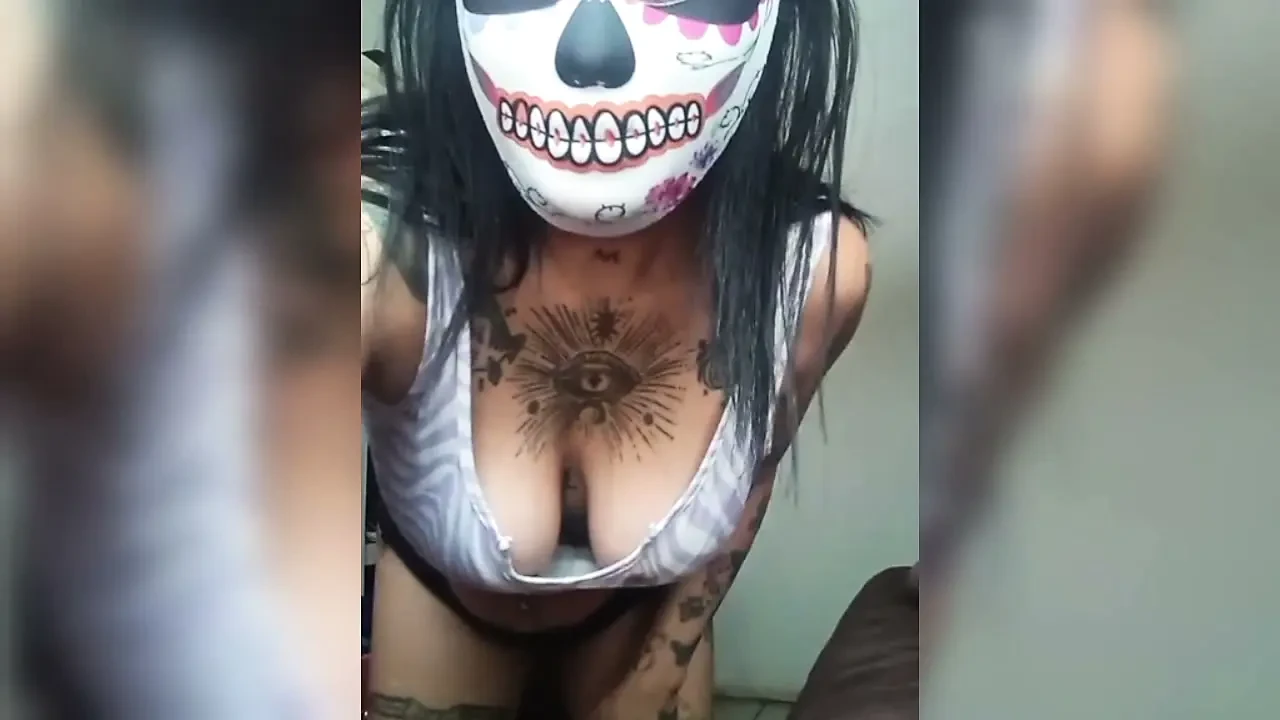 My girlfriend's friend sends me hot videos