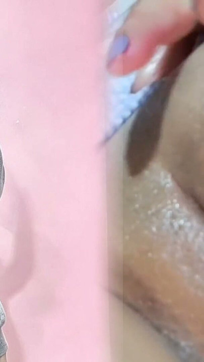 La mia migliore amica mi manda questo video bollente | Clip 1