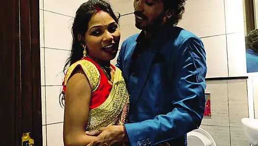 Lal pari jesi hot hardcore lady bathroom m mili uske sath sex karne ke leye bat hui phle wo na bolrhi thii fir usne soft sex karne ke leye k