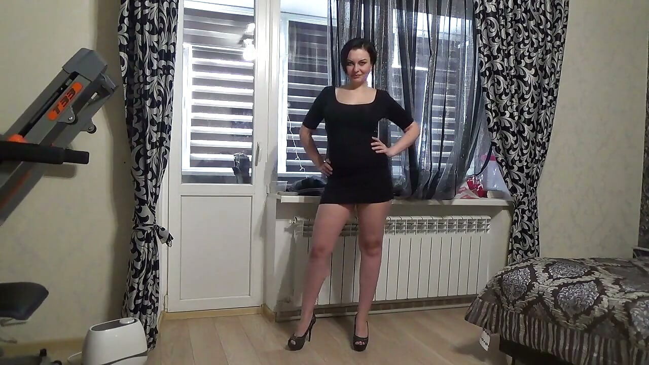 El outfit más sexy N1 Modeling, un pequeño vestido negro para ti