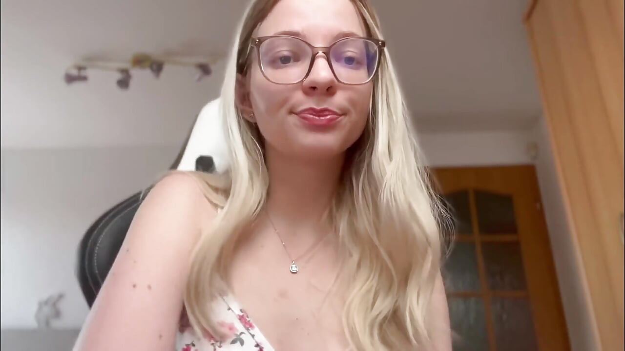 Ești un încornorat incompetent asmr joc de roluri