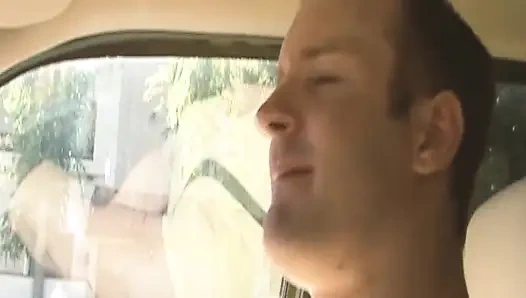 Erwischt, hausfrauen szene 2_brunette mit dicken titten, liebt es, ihren muskulösen nachbarn zu ficken