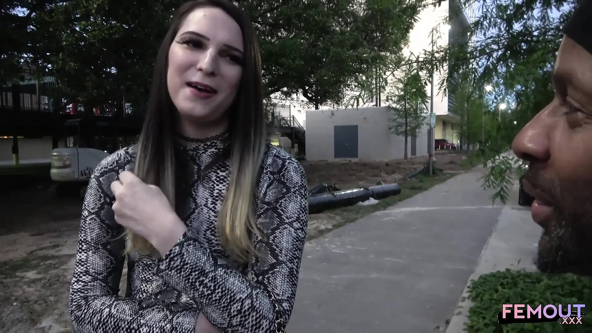 变性女Sasha Bunni的性感屁股被干