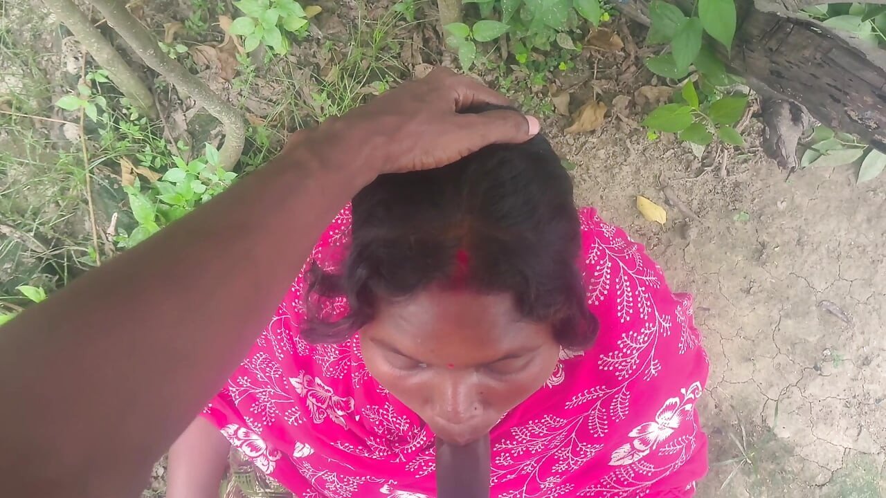Bhabhi ko jungle mein le jakar chudai ki outdoor