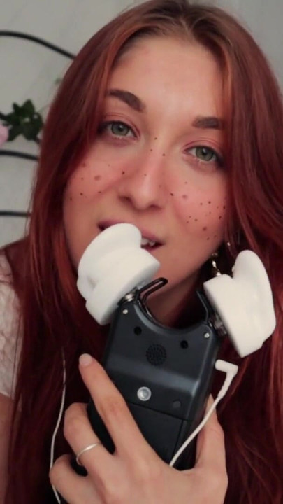 Látványos pillanat az "ASMR FRENCH JOI" - Suttogott utasítások visszaszámlálással.